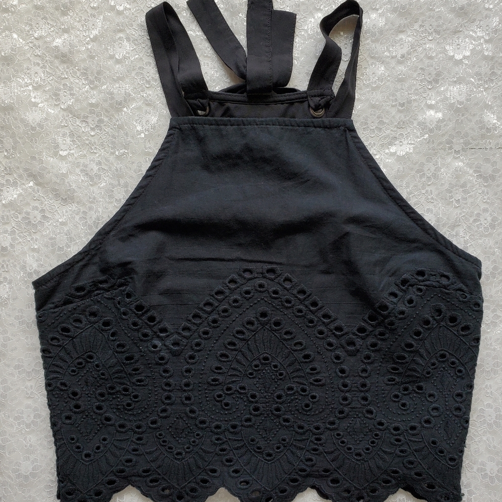 Abercrombie & Fitch dainty eyelet crop top | size xs NWOT